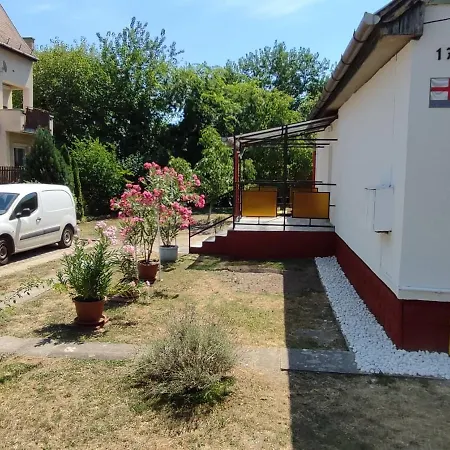Rakos-patak Family House Garden & Free Parking
