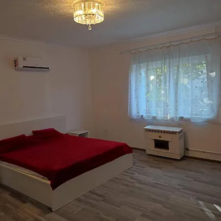 Rakos-patak Family House Garden & Free Parking 布达佩斯