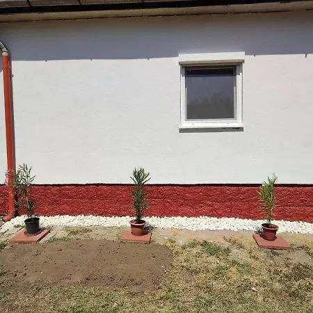 Rakos-patak Family House Garden & Free Parking 4*