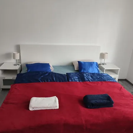 Rakos-patak Family House Garden & Free Parking 招待所