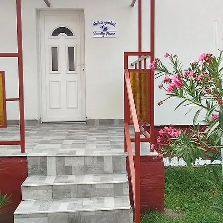 Rakos-patak Family House Garden & Free Parking Budapest