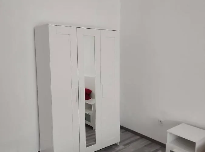 Rakos-patak Family House Garden & Free Parking Pensiune