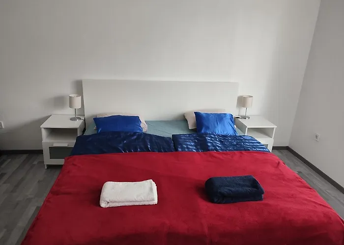 Rakos-patak Family House Garden & Free Parking Pensiune