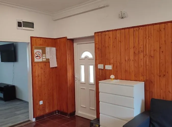 Rakos-patak Family House Garden & Free Parking Pensiune