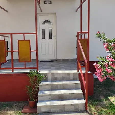 Rakos-patak Family House Garden & Free Parking