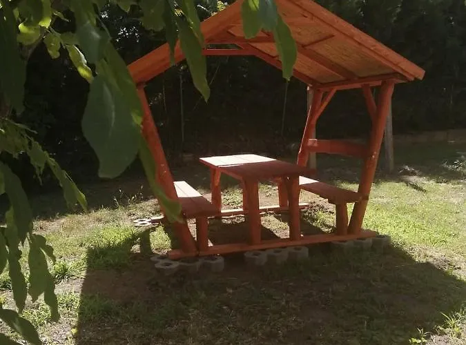 Rakos-patak Family House Garden & Free Parking 4*