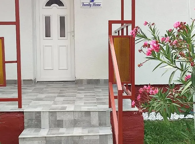 Rakos-patak Family House Garden & Free Parking Budapest
